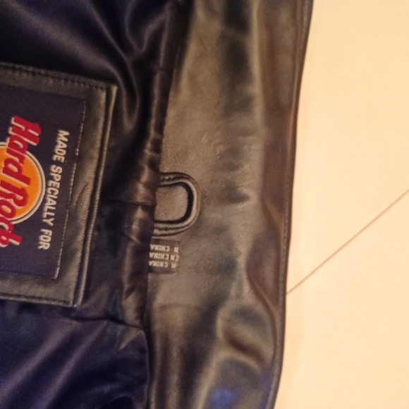 Vintage Hard Rock Cafe Women's Leather Jacket - Picture 15 of 16